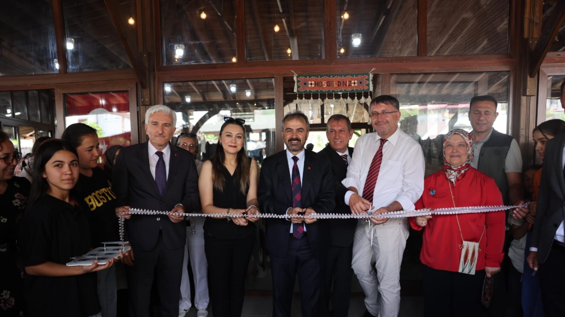 Hayat Boyu Öğrenme Haftası Etkinlikleri Kapsamında Geleneksel Yıl Sonu Sergimiz